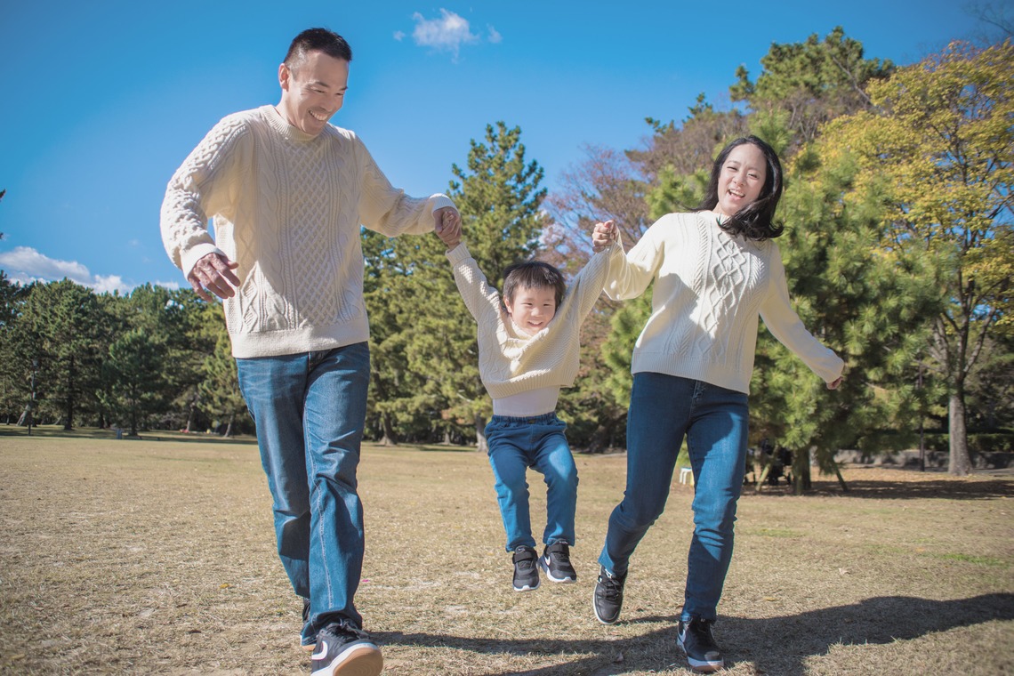 AXiS Photo Service 伊神 菜穂子が出張撮影した家族写真(キッズ,ベビーフォト)などが写った「＜家族の記録写真＞公園・海辺・寺社・自宅などお好きな場所で」の家族写真