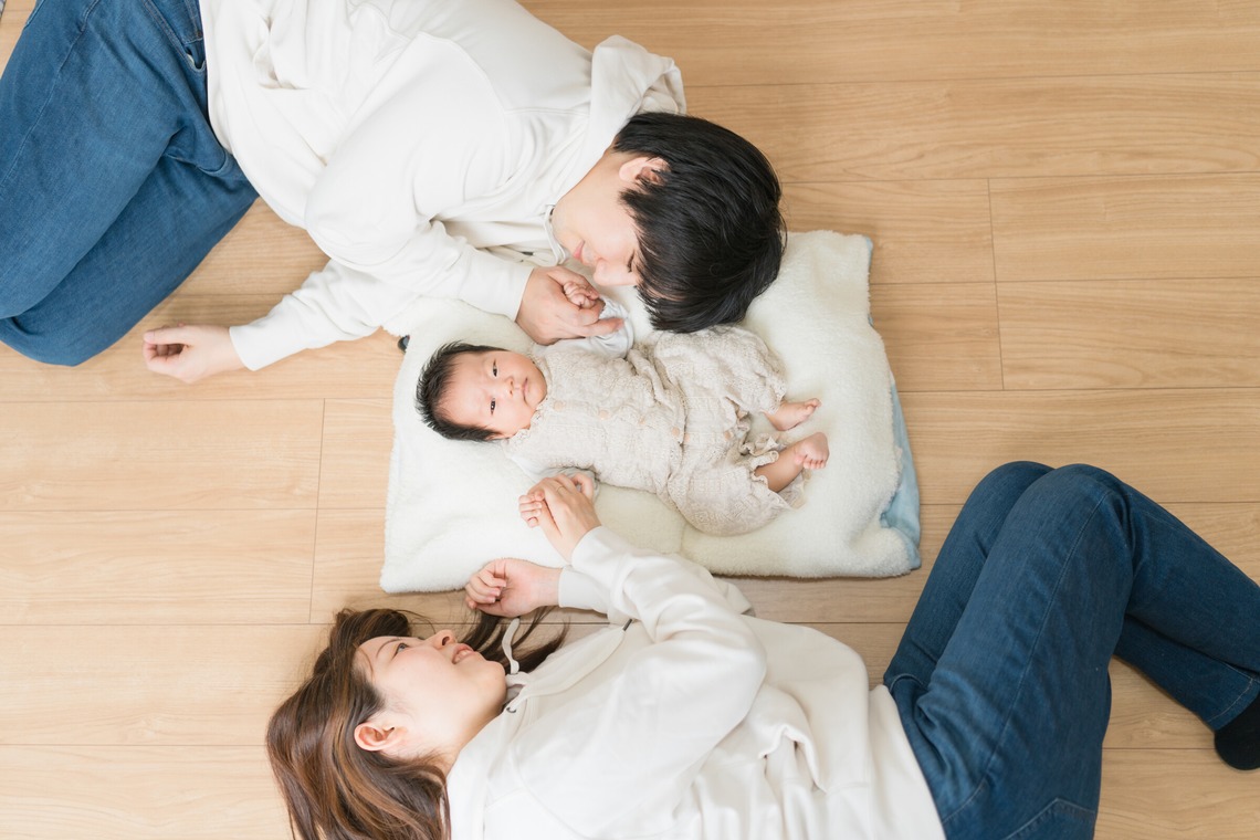 池田廉が出張撮影した家族写真(キッズ,ベビーフォト)などが写った「公園にて」の家族写真