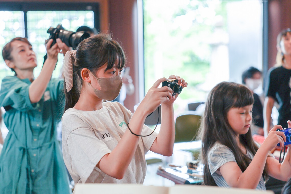 ちずカメラが撮影した「写真家　橘田龍馬さんの子供写真教室の様子」の写真