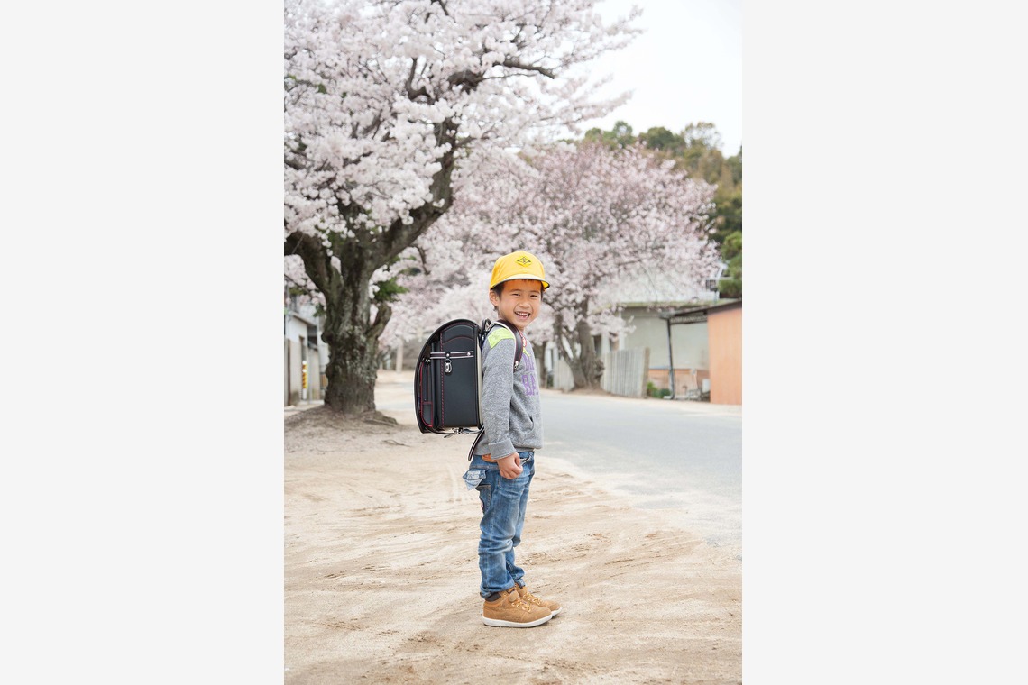 A&K STUDIO CO.,LTD.（上野 晃嗣）が出張撮影した家族写真(キッズ,ベビーフォト)などが写った「新入学記念フォト（新一年生）」の家族写真