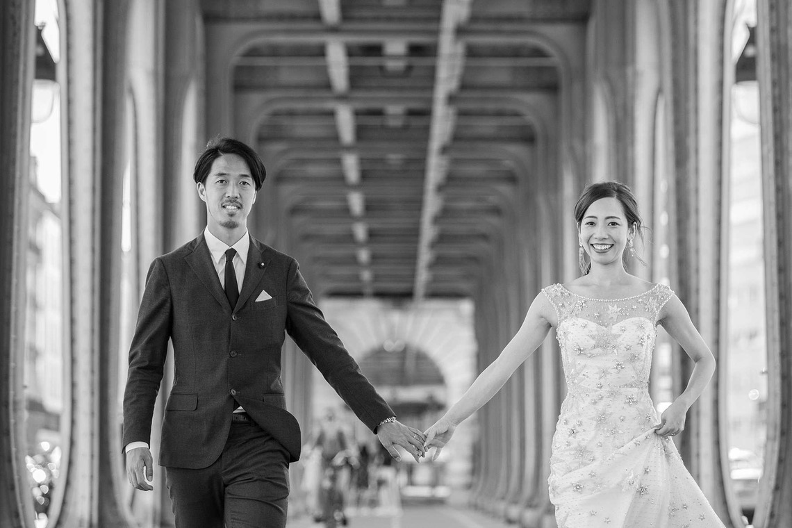 Petite Nao Photographyが撮影した「パリ、フォトウェディング（エッフェル塔＆ビルアケム橋）」の写真