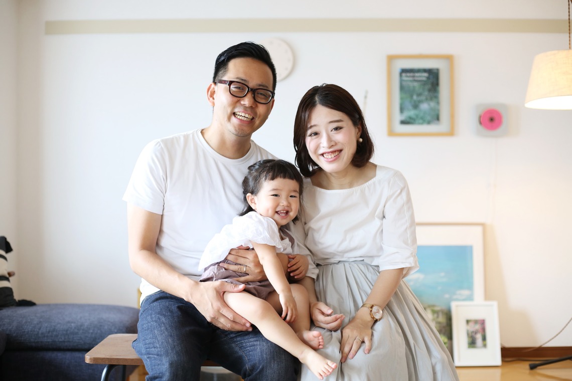 出張撮影HUG TIMEが撮影した写真のアルバム「家族写真〜ご自宅にて〜」