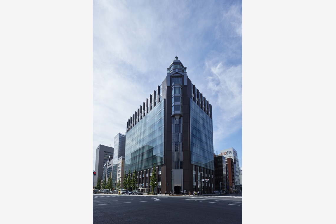 岩瀬泰治が撮影した「オフィスビル外観」の写真