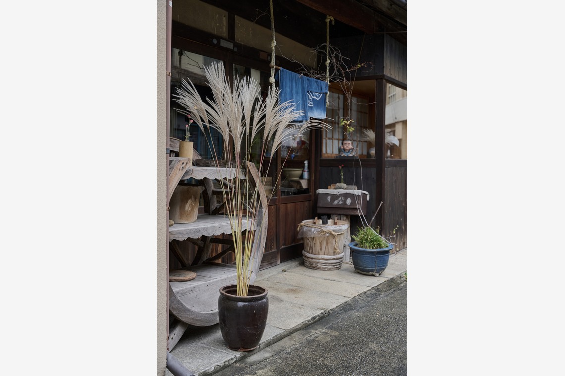 Ryo Manabeが撮影した写真のアルバム「旧・帽子屋」