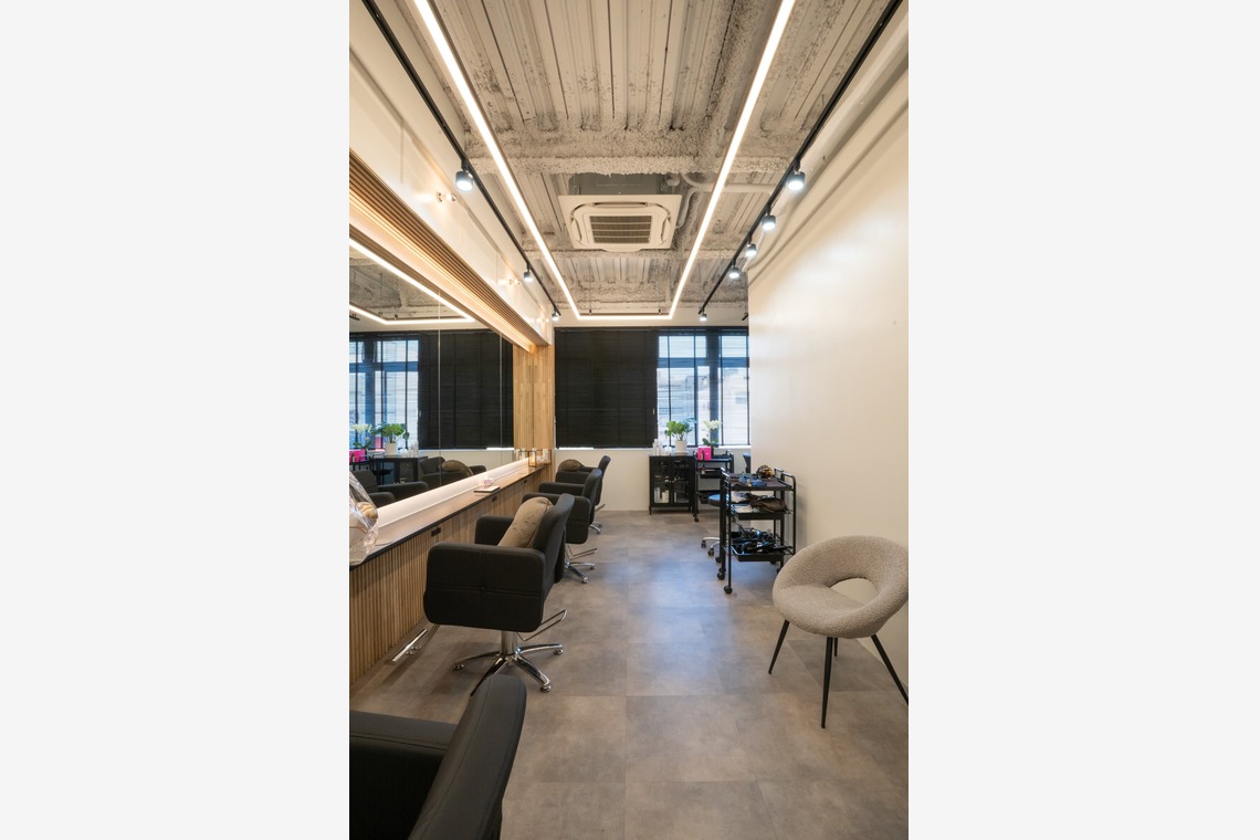 鈴木美咲が撮影した「新規開業ヘアサロン撮影」の写真