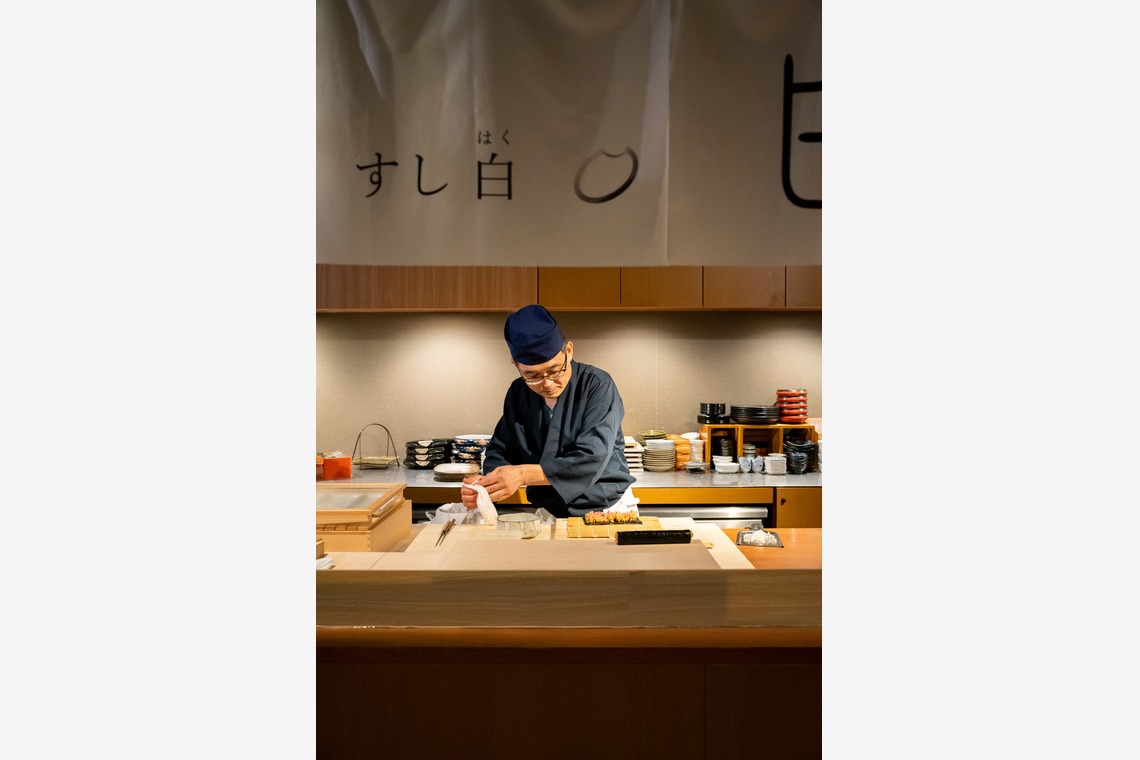 須田桃加が撮影した写真のアルバム「紺と白様」