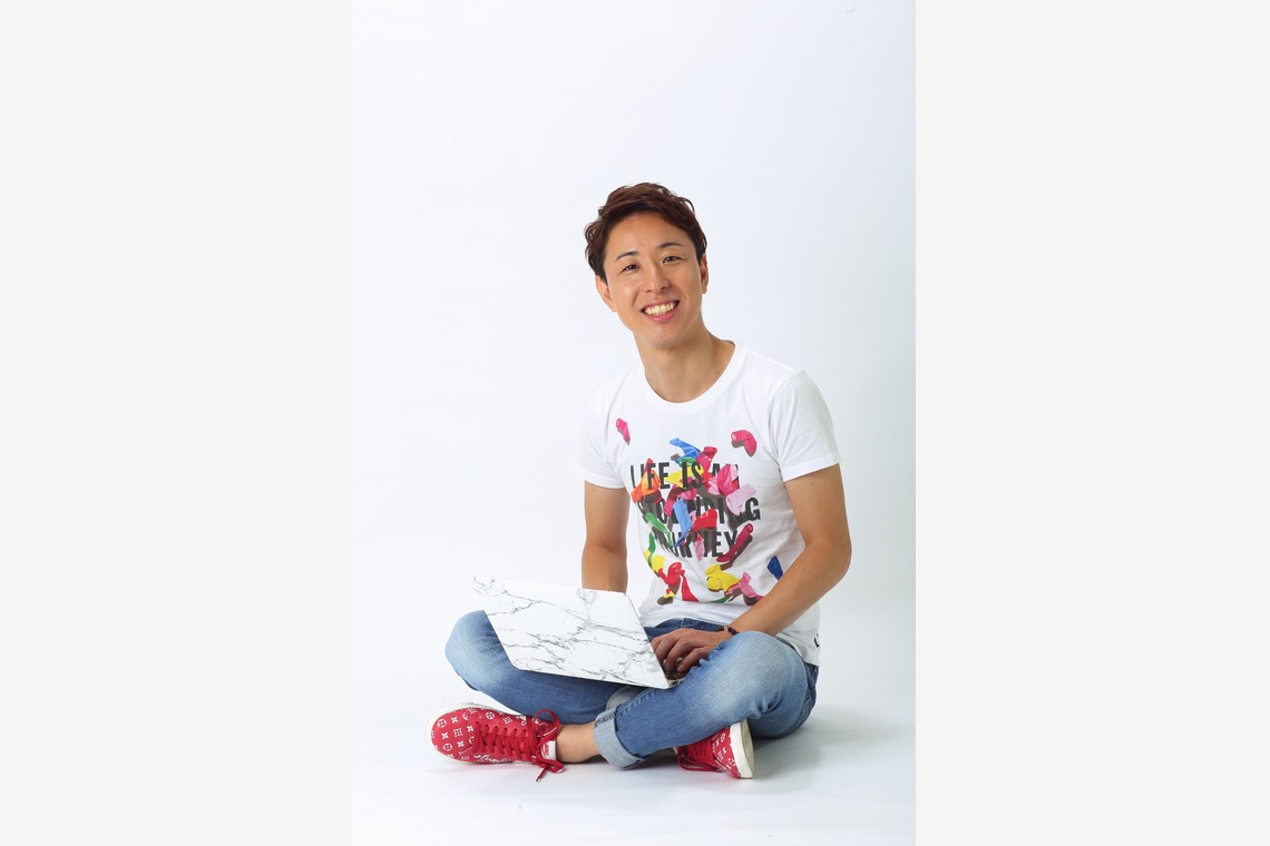 長谷部ナオキチが撮影した写真のアルバム「スタジオポートレート」