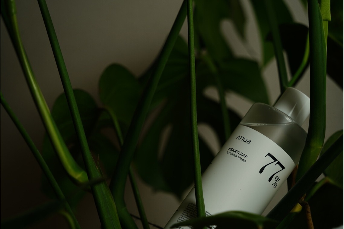 日下翔太郎が撮影した「屋内でのスキンケア商品の撮影」の写真