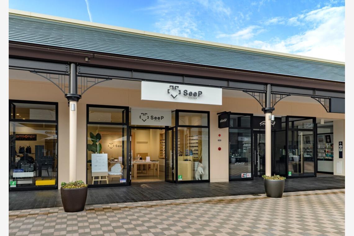 有限会社　澤田スタジオが撮影した「店舗撮影　メガネ」の写真