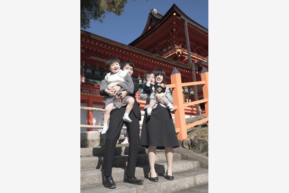 A&Y写真OFFICEが出張撮影した家族写真(キッズ,ベビーフォト)などが写った「７５３お祝い写真」の家族写真