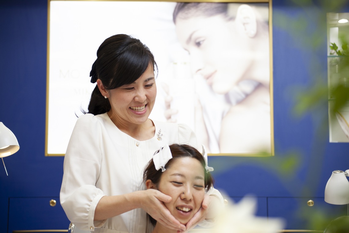 久保寺誠が撮影した「サロン」の写真
