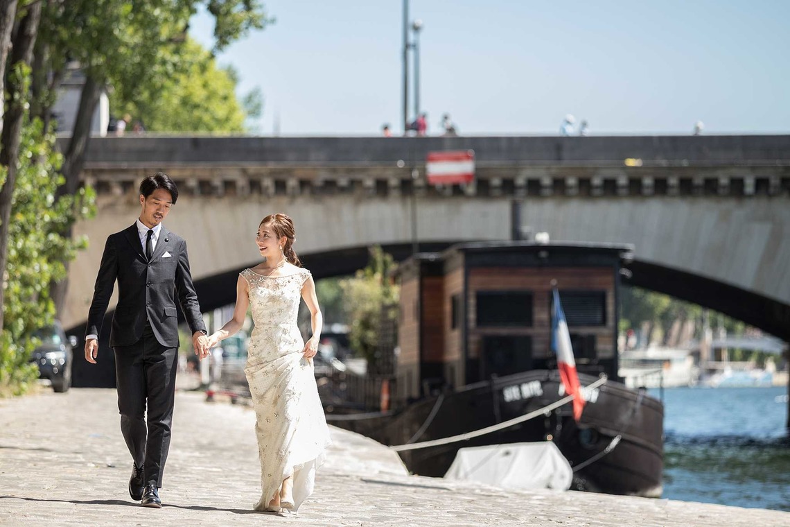 Petite Nao Photographyが撮影した写真のアルバム「パリ、フォトウェディング（エッフェル塔＆ビルアケム橋）」