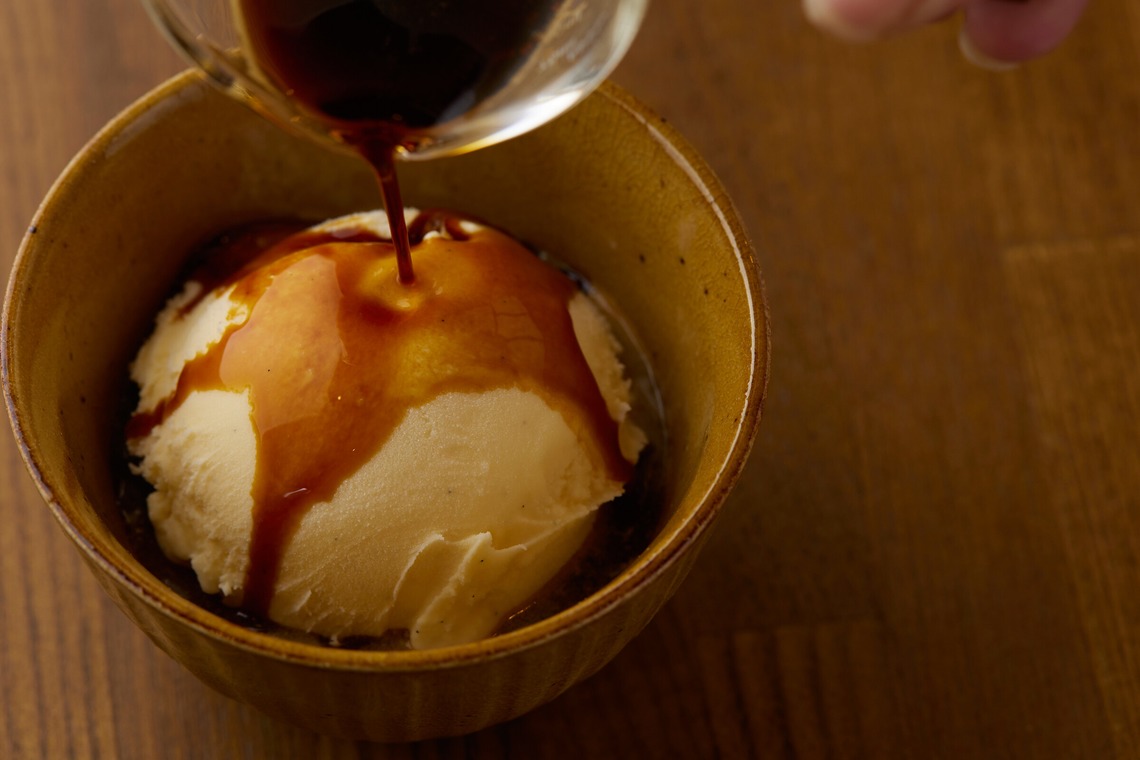 岩瀬泰治が撮影した写真のアルバム「カフェ」