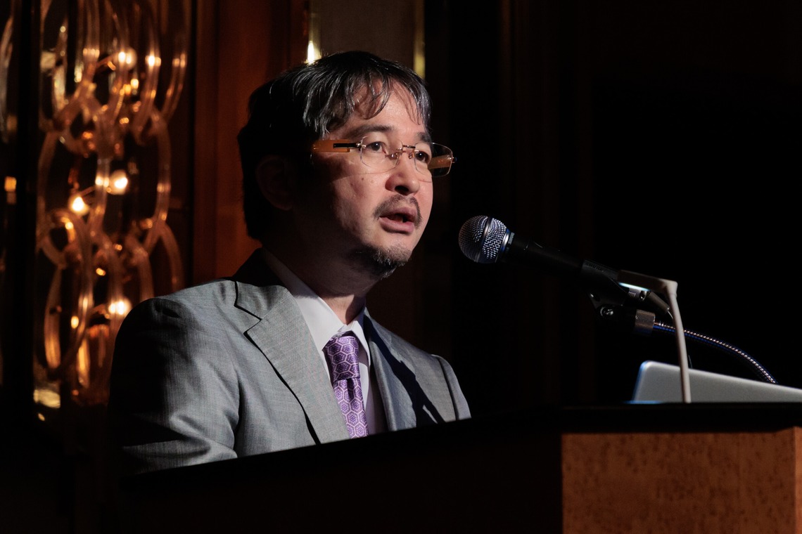 イトウ　ノブミチが撮影した「周年パーティと100人集合写真」の写真