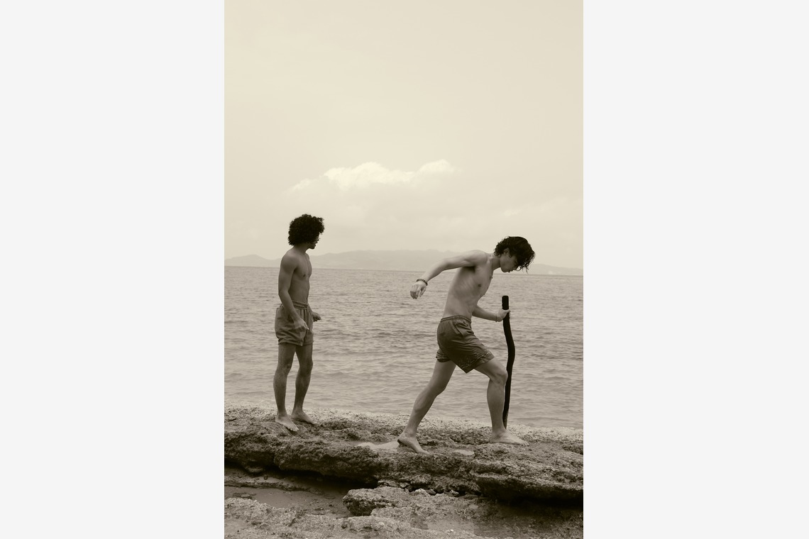 エレーナが撮影した写真のアルバム「信憑性＆真実」