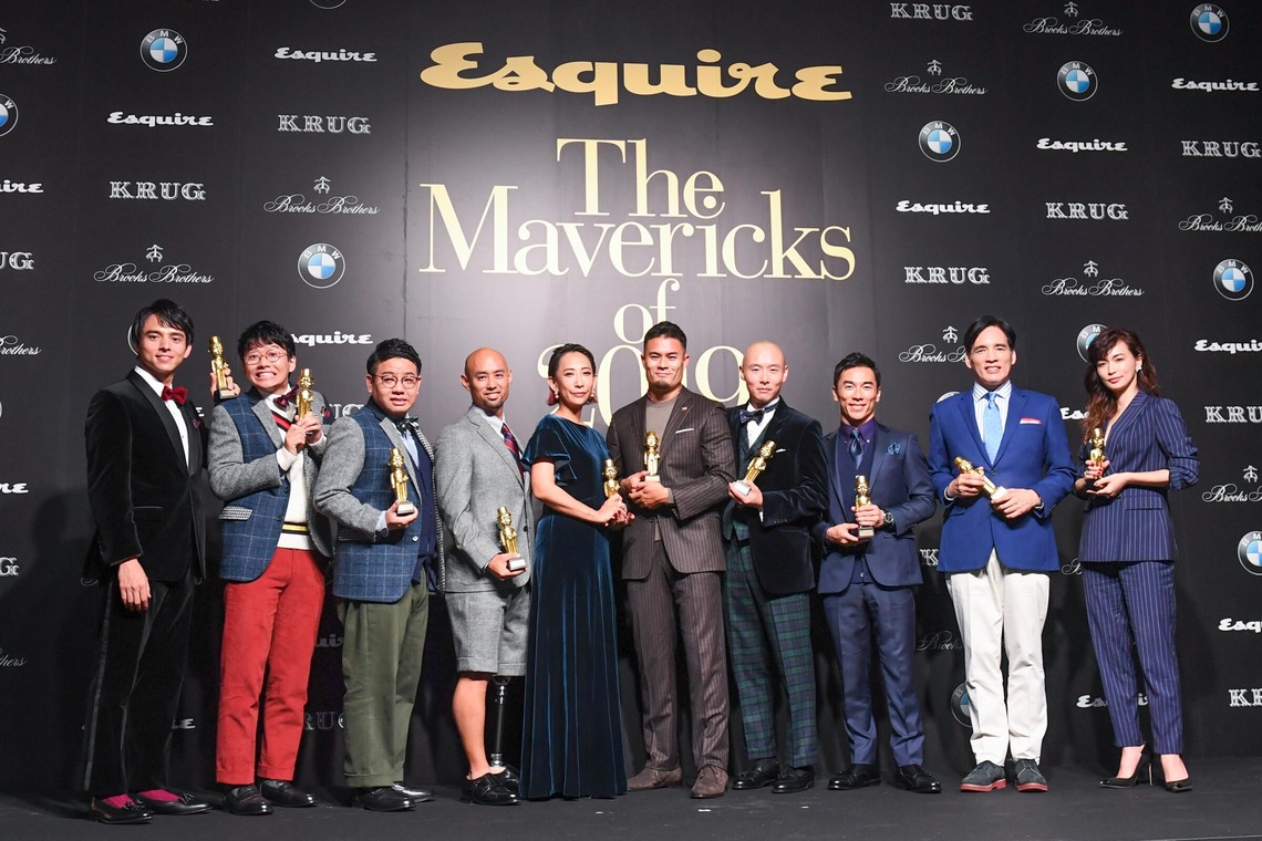 石津祐介が撮影した写真のアルバム「記者会見」