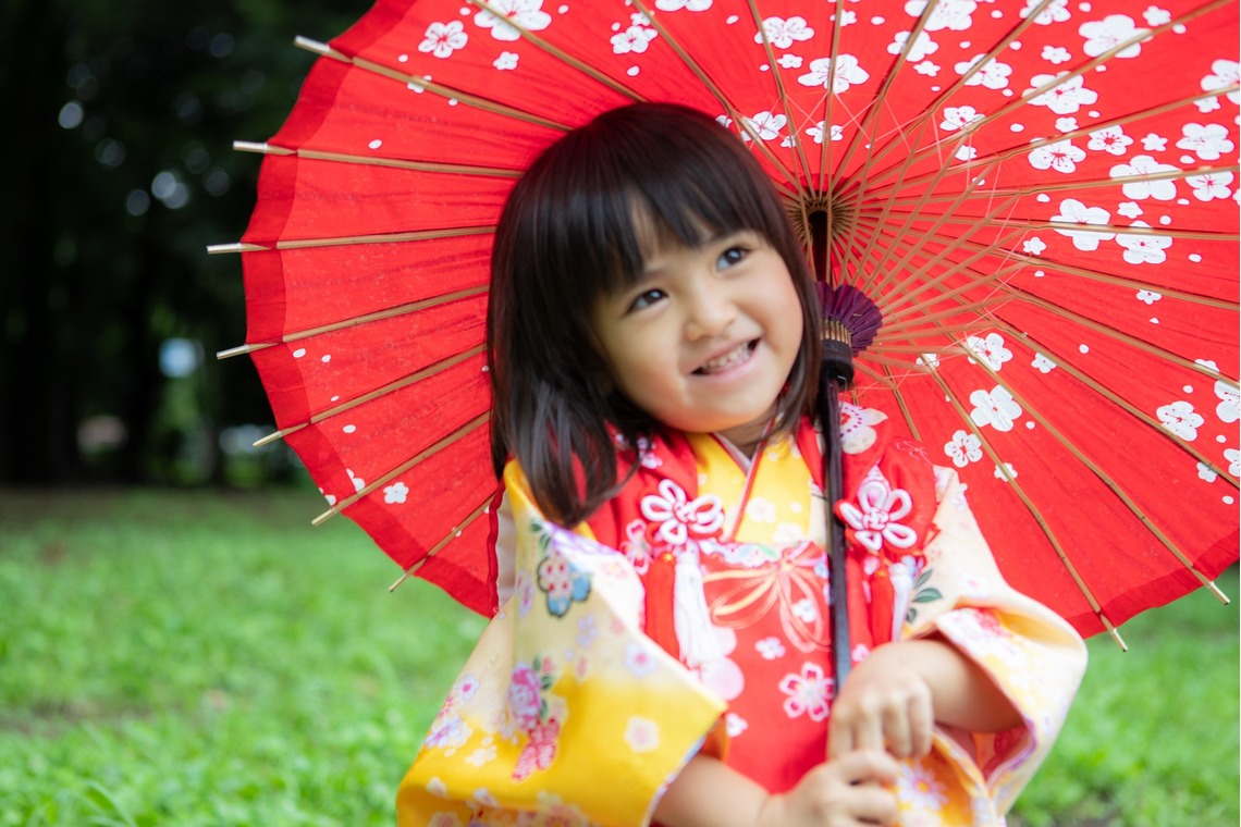 橋本祐里子（まるちゃん）が撮影したエンゲージメントフォトのアルバム「公園でのびのび３歳七五三」