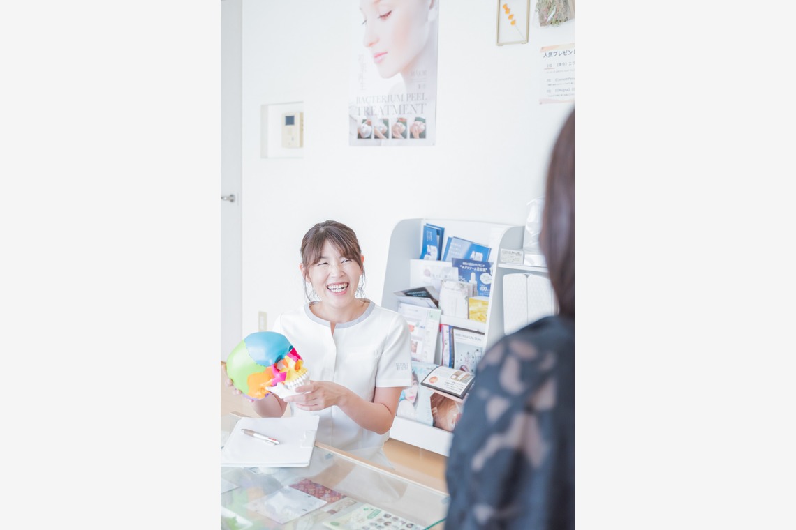 出張撮影 中村まみこが撮影した「プライベートサロン施術風景＠大垣」の写真