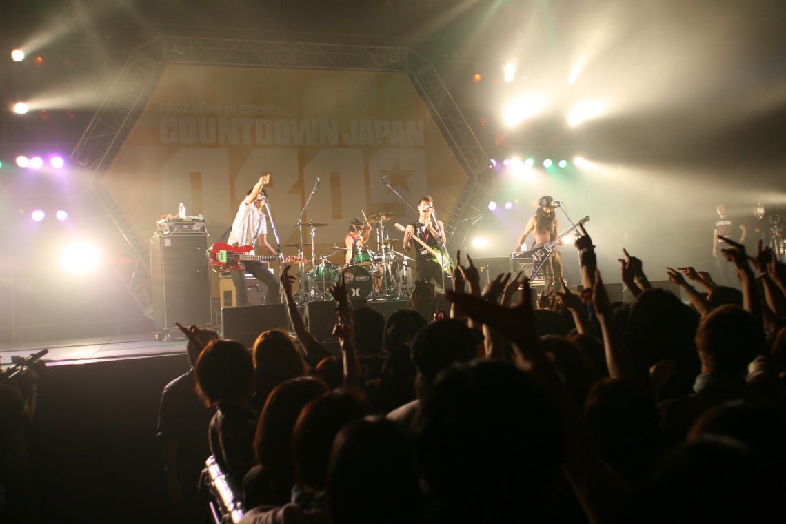 田中真光写真事務所が撮影した写真のアルバム「LIVE」