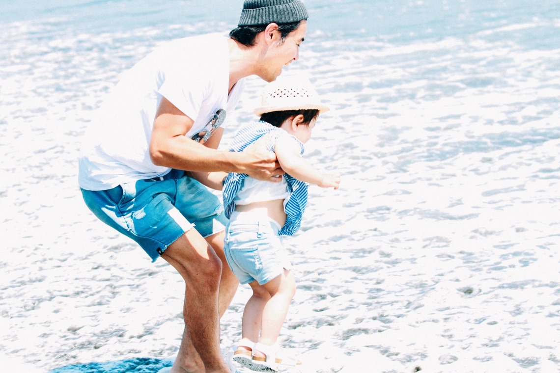 出張撮影HUG TIMEが撮影した写真のアルバム「家族写真〜湘南の海にて〜」