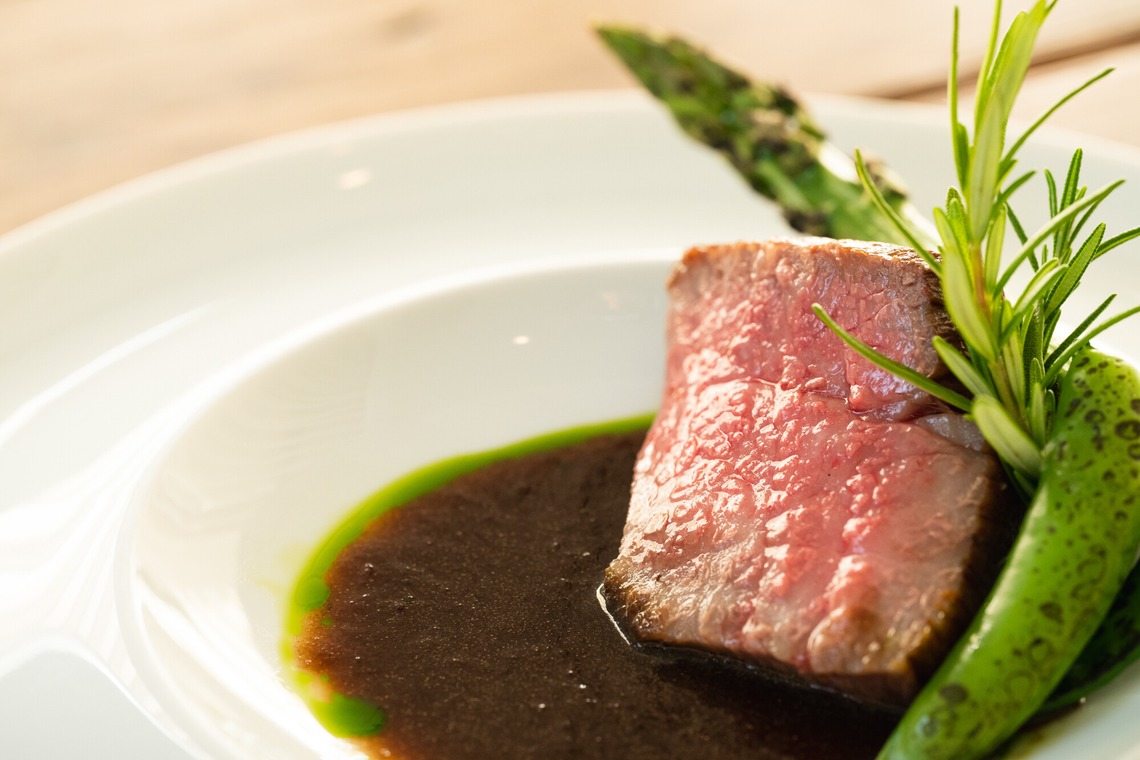 uno e creative act.が撮影した「素材にこだわるレストランのウェディングコース料理」の写真