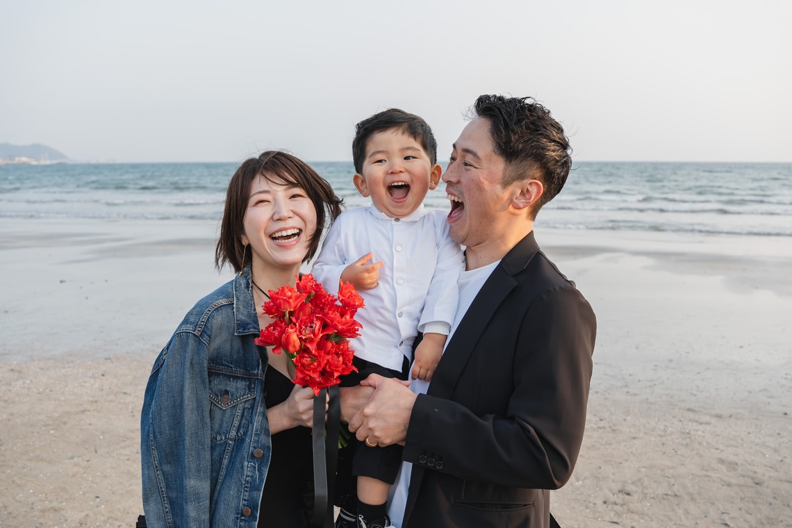 Album of the Location Photo Shoot taken by ICHI PHOTO - Post-shooting at Yuigahama Beach in Kamakura