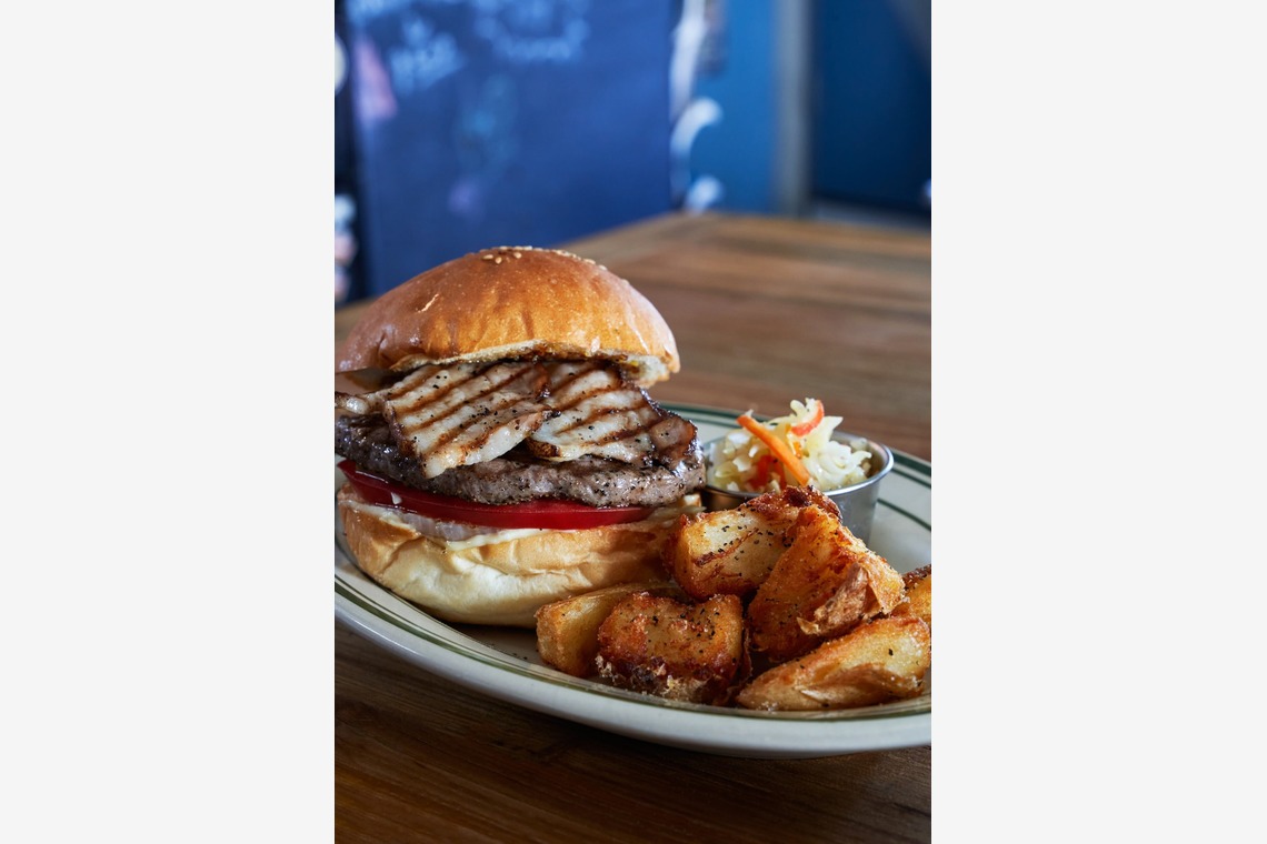 坂元寿行が撮影した写真のアルバム「ハンバーガ屋 撮影」