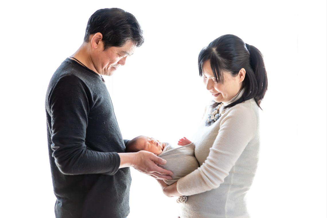 サキヤマ リエが撮影した「ベージュ系・犬のぬいぐるみ・男の子のニューボーンフォト」の写真