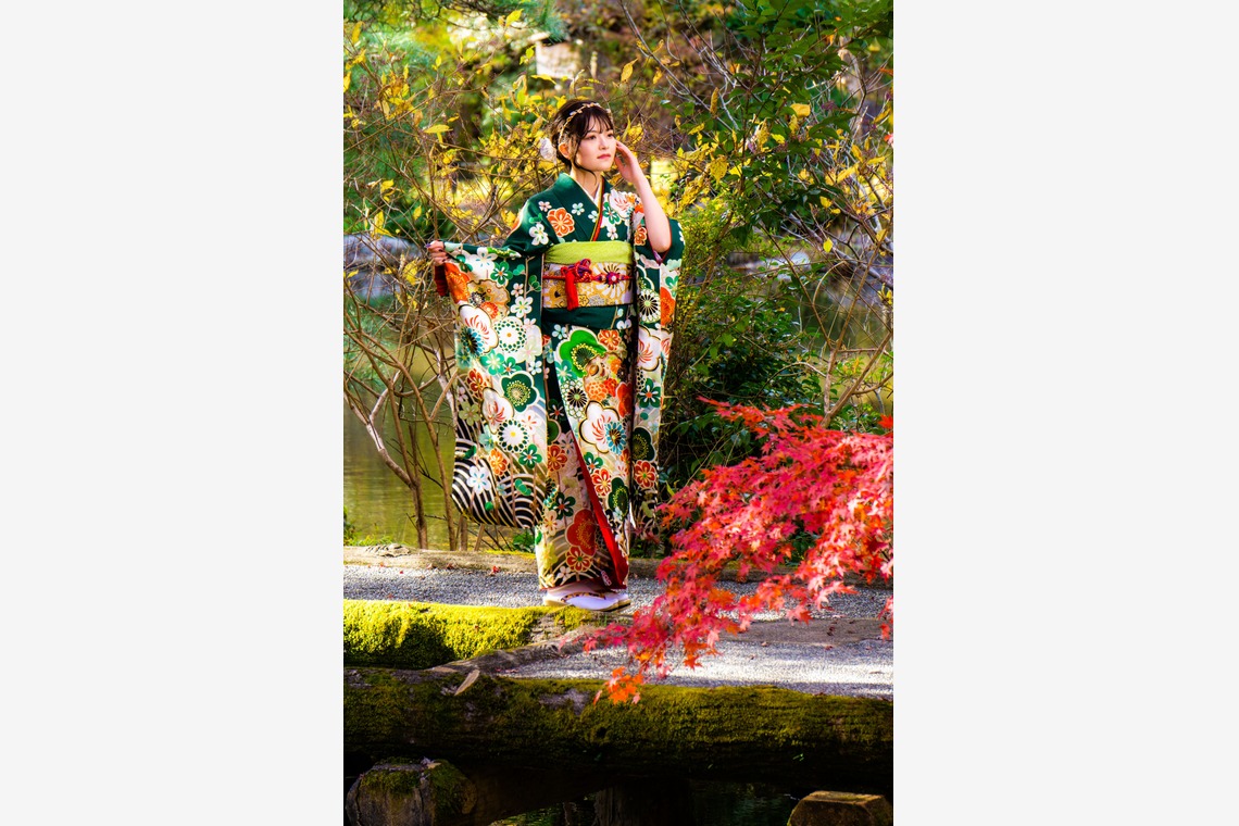 フォトグラフ山王が撮影した写真のアルバム「成人式の前撮りを紅葉の時期に」