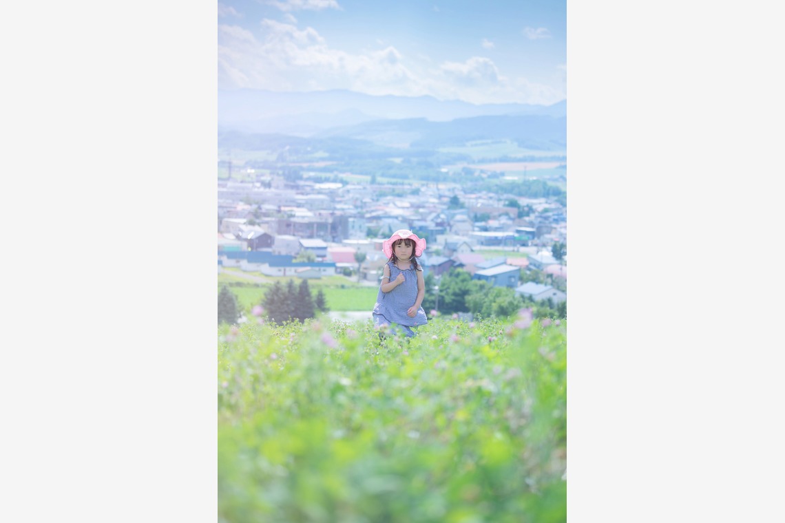 北海道ロケーションフォトウェディング♪が撮影した「富良野ラベンダー畑でファミリー旅行記念撮影」の写真