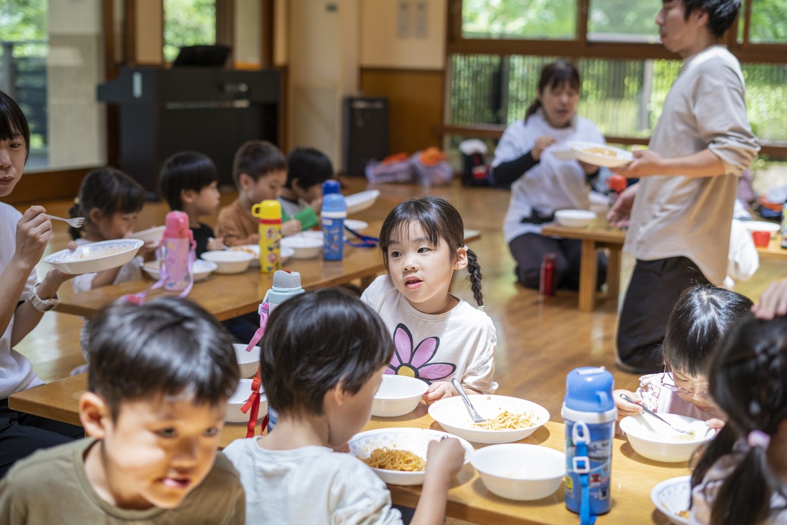 スタジオ11が出張撮影した家族写真(キッズ,ベビーフォト)などが写った「保育園（５歳児）お楽しみ会」の家族写真