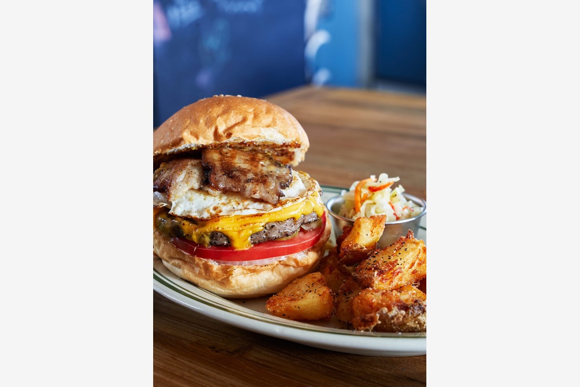 坂元寿行が撮影した写真のアルバム「ハンバーガ屋 撮影」