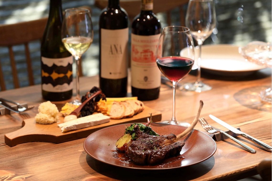 森安　照が撮影した写真のアルバム「ビストロ・メニュー」