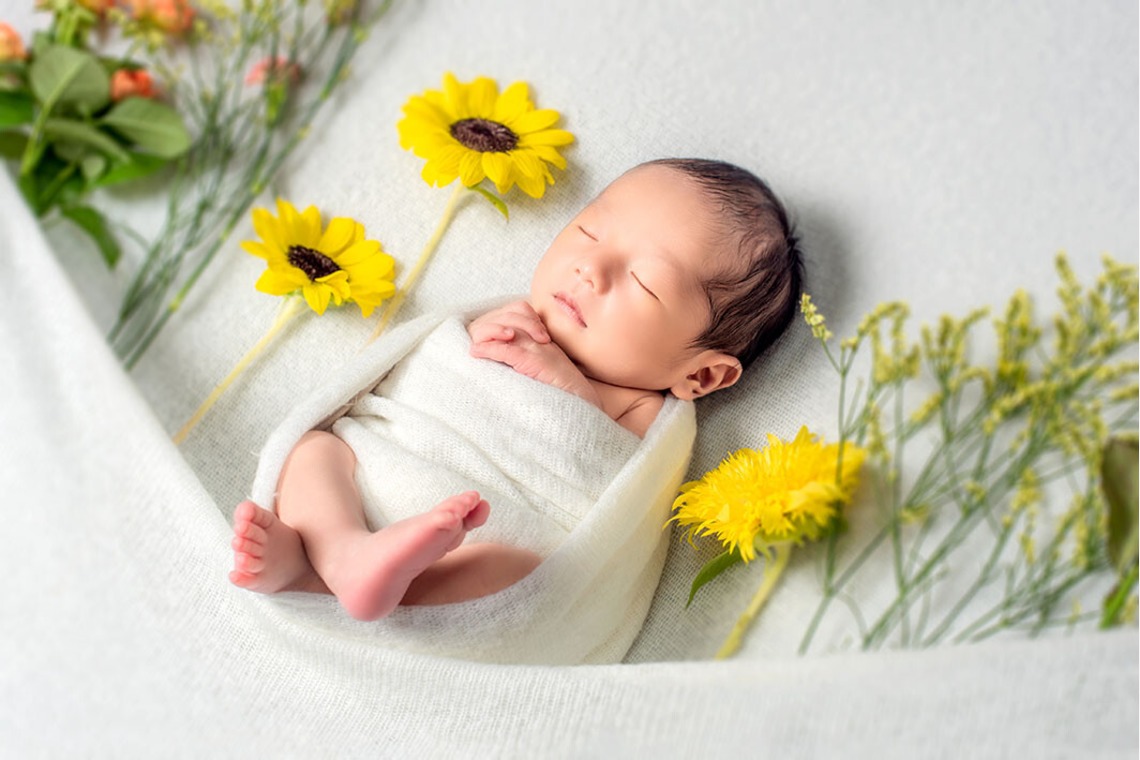 AXiS Photo Servise 藤井靖史が出張撮影した家族写真(キッズ,ベビーフォト)などが写った「ニューボーンフォト」の家族写真