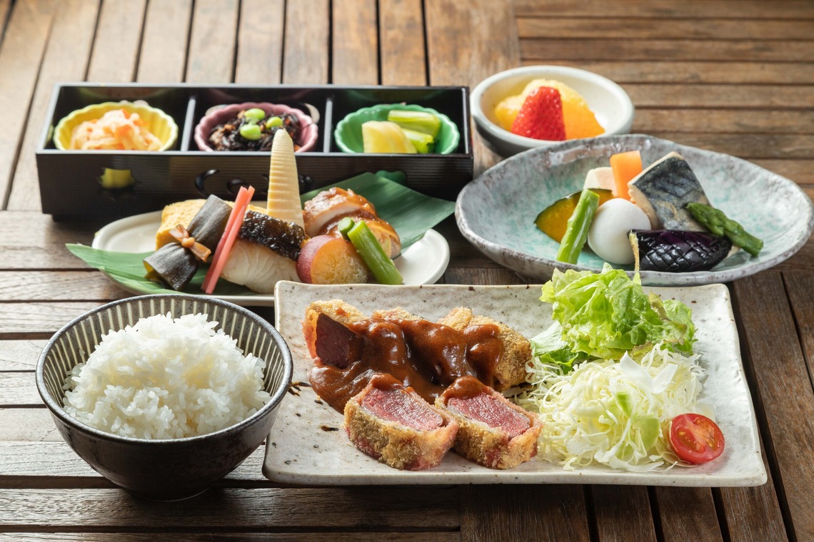 高田鴻平が撮影した写真のアルバム「料理、メニュー撮影 (大阪、京都)」