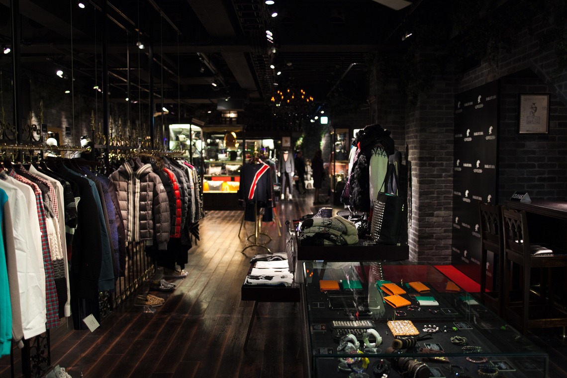 小浜守也が撮影した写真のアルバム「内観撮影」