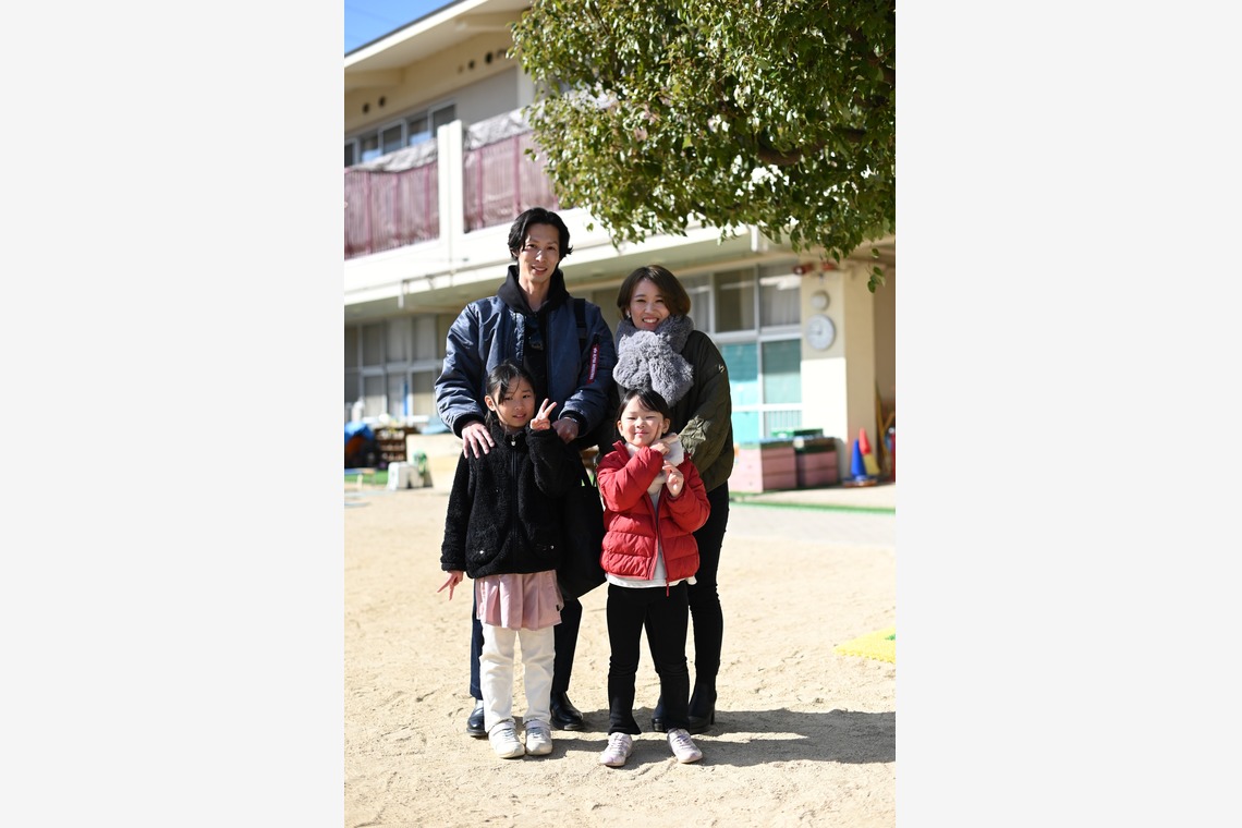 写真屋ごんちゃんが出張撮影した家族写真(キッズ,ベビーフォト)などが写った「学校」の家族写真