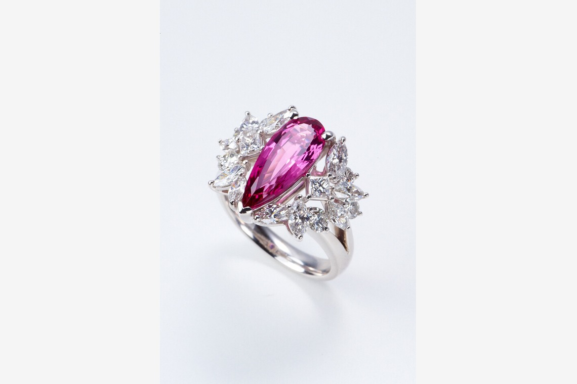 ESCAPEが撮影した写真のアルバム「ジュエリー」