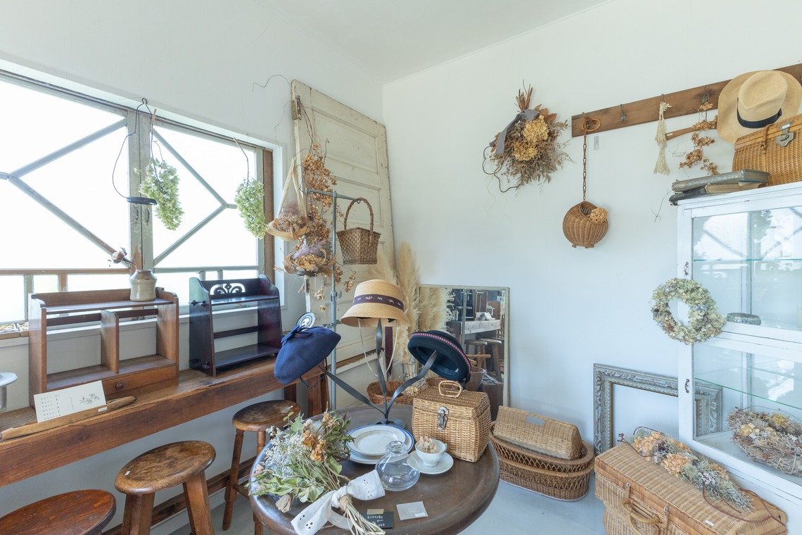 ミヤタカズコが撮影した「アンティークショップ店舗写真」の写真