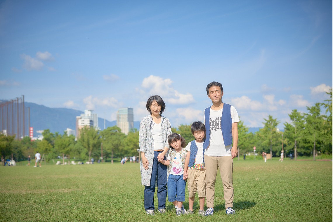 Earth Creative Productsが出張撮影した家族写真(キッズ,ベビーフォト)などが写った「ファミリー」の家族写真