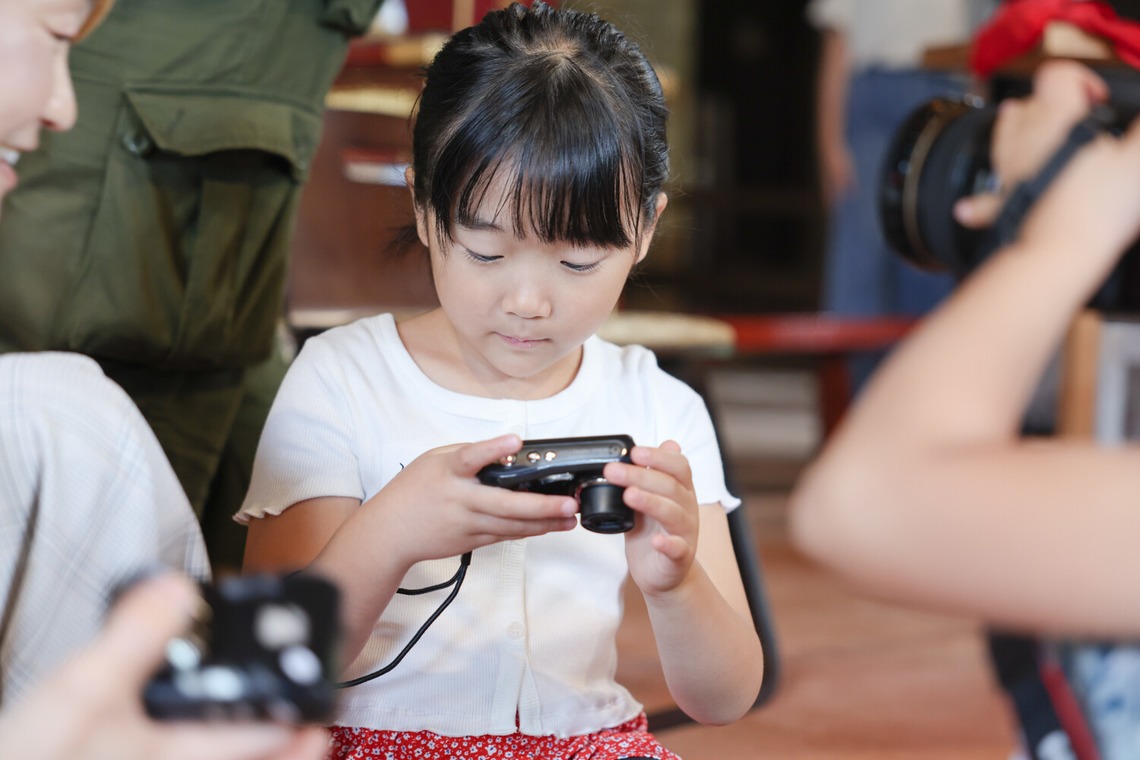 ちずカメラが撮影した「写真家　橘田龍馬さんの子供写真教室の様子」の写真