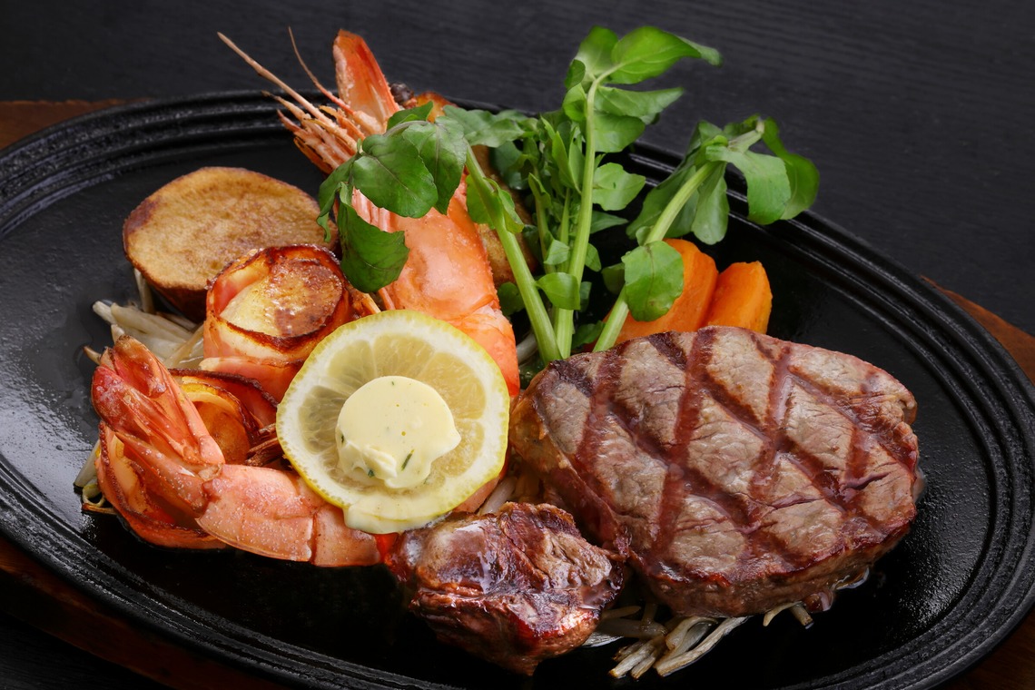 森安　照が撮影した「ステーキ・ステーキ弁当・カレー」の写真