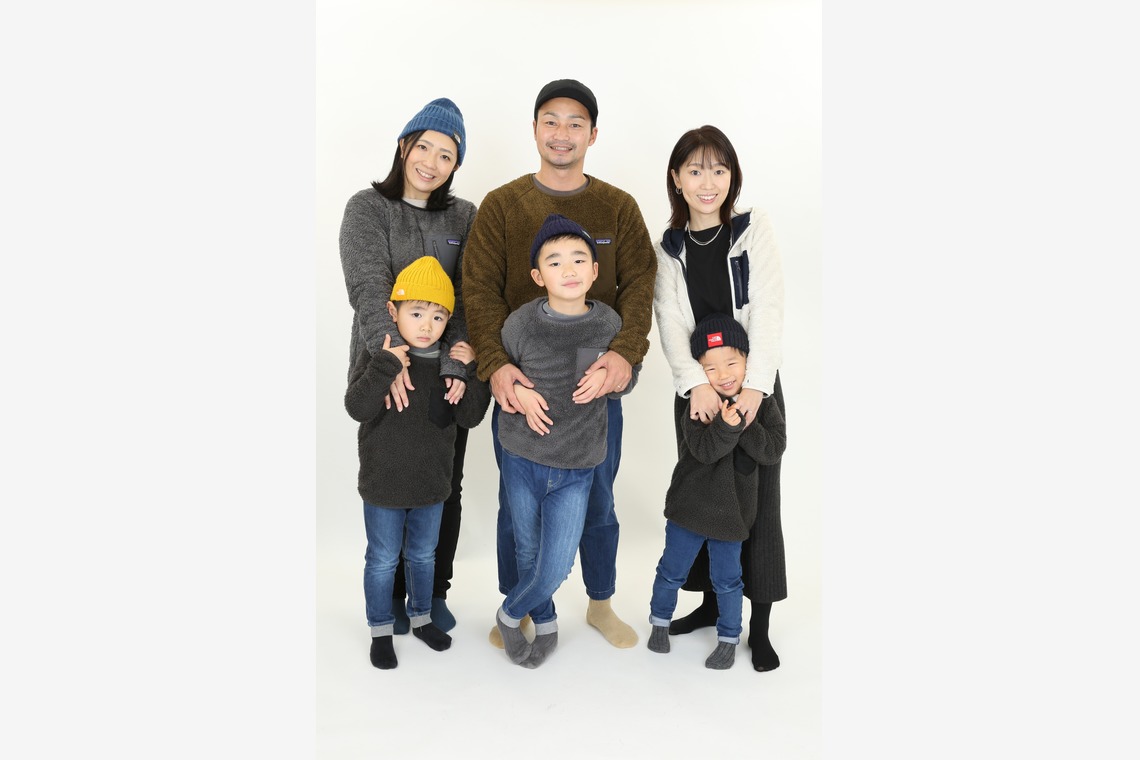 フォトスタジオアットホームが出張撮影した家族写真(キッズ,ベビーフォト)などが写った「人物撮影」の家族写真
