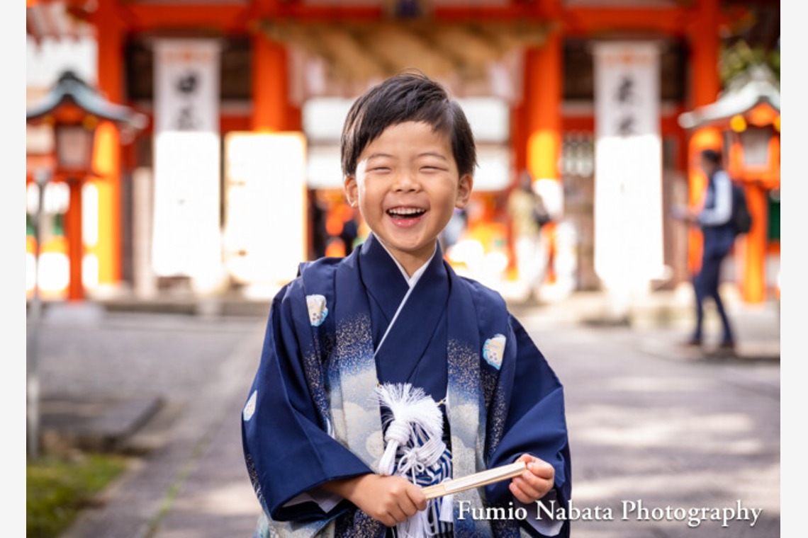 名畑文巨写真事務所が出張撮影した家族写真(キッズ,ベビーフォト)などが写った「出張撮影七五三・お宮詣り」の家族写真