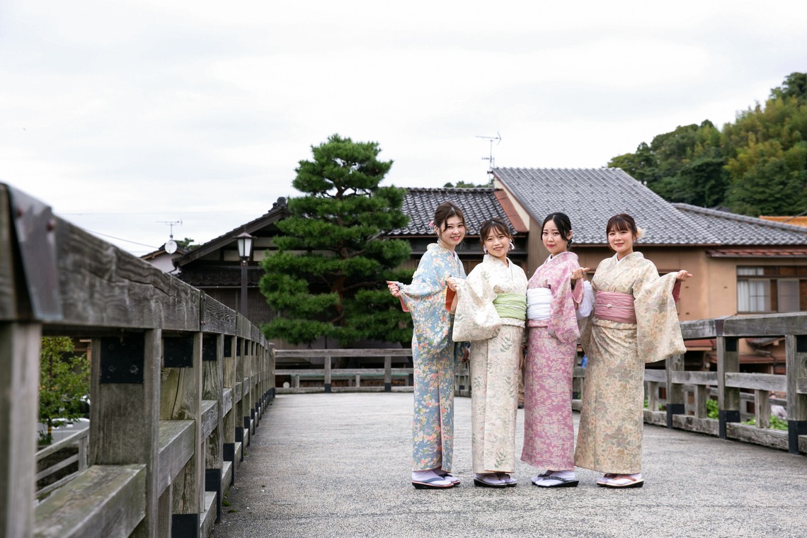 アート工房が出張撮影した家族写真(キッズ,ベビーフォト)などが写った「金沢散策」の家族写真