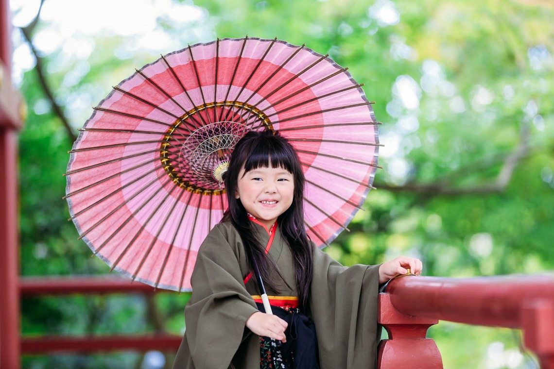 出張撮影HUG TIMEが撮影した「七五三お詣り撮影〜多摩浅間神社〜」の写真
