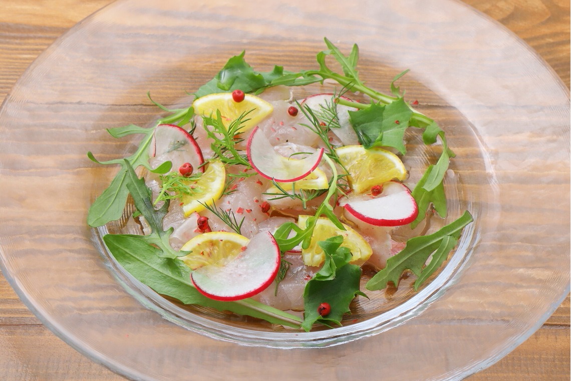 森安　照が撮影した写真のアルバム「ステーキ・シーフード・サラダ」