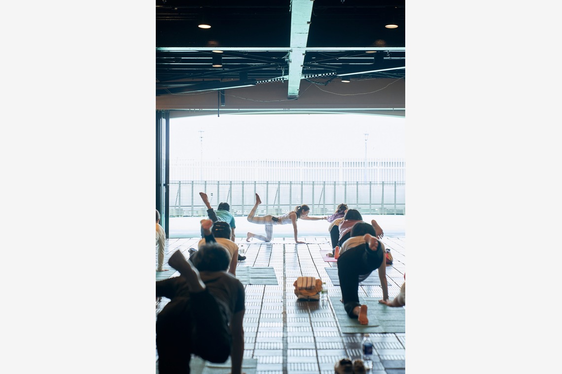 坂元寿行が撮影した「ヨガイベントの撮影」の写真