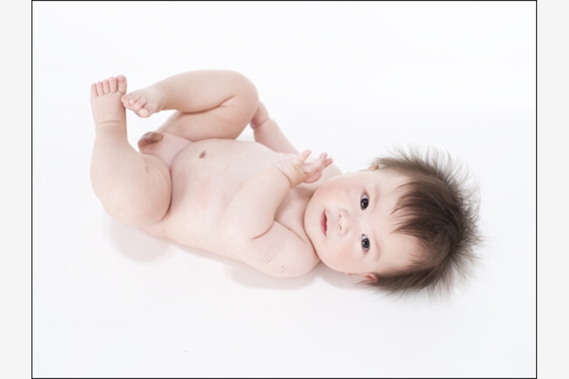 シップ写真スタジオが出張撮影した家族写真(キッズ,ベビーフォト)などが写った「赤ちやん」の家族写真