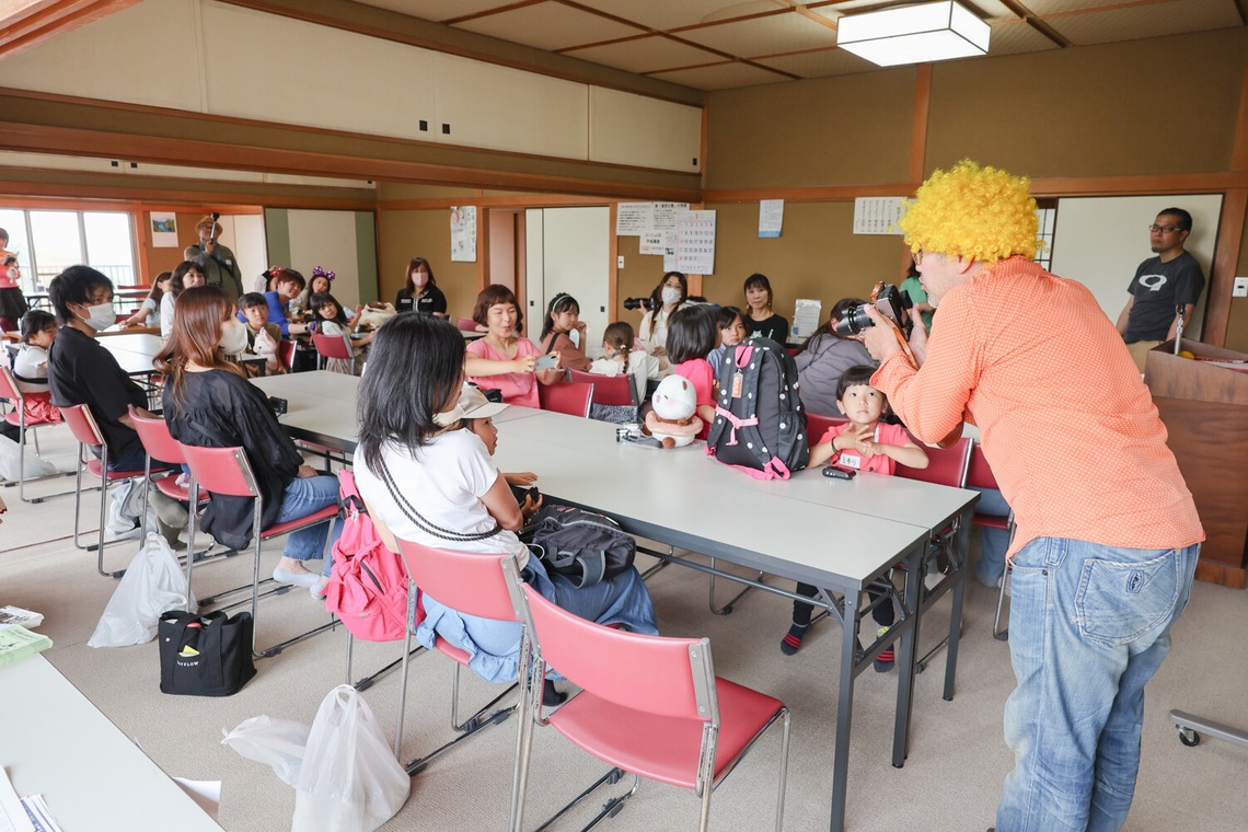 ちずカメラが撮影した「写真家　橘田龍馬さんの子供写真教室の様子」の写真